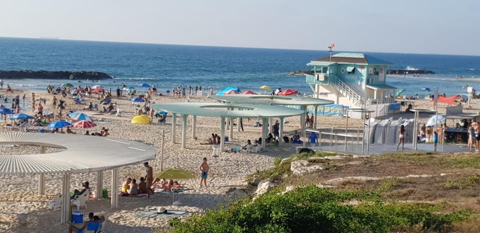 By The Sea Vacation Suite Apartment in South District