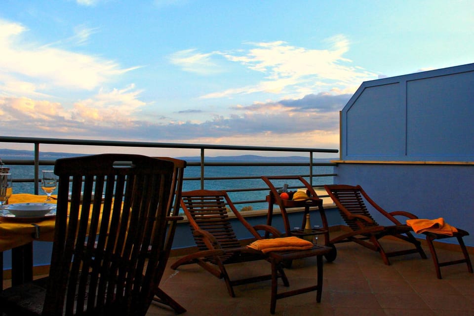 View (from property/room), Balcony/Terrace, Sea view