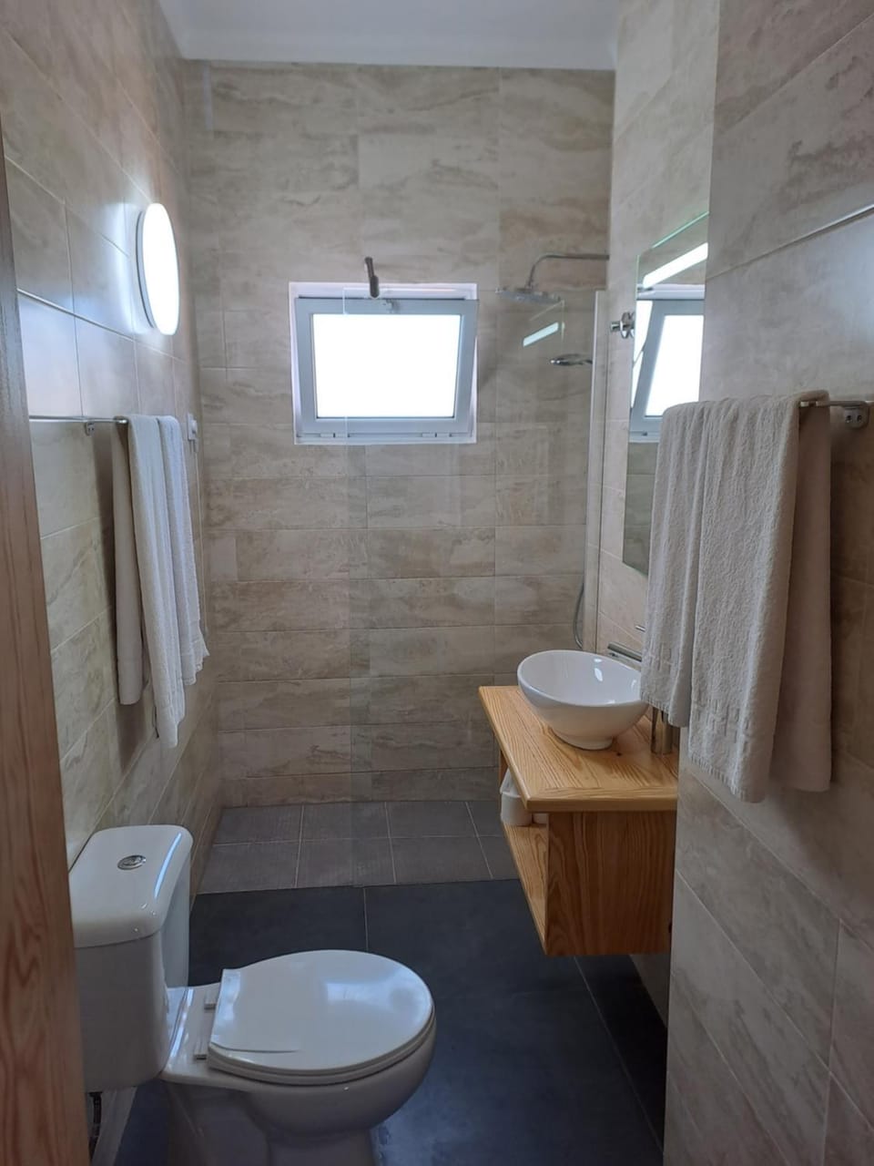 Shower, Toilet, Bathroom, towels