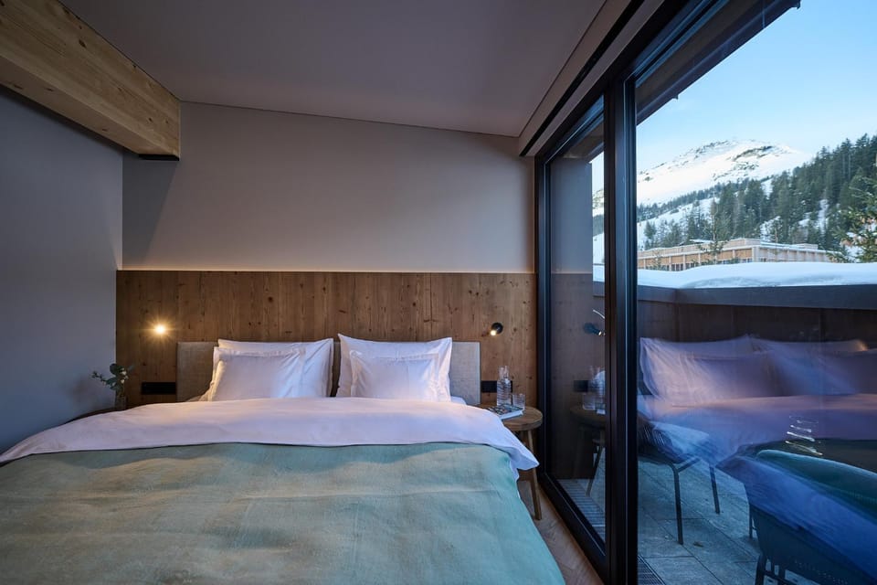 Bed, Winter, Photo of the whole room, Bedroom, Mountain view