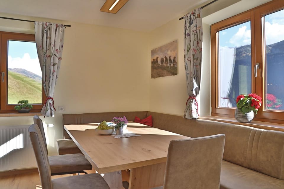 Dining area, kitchen