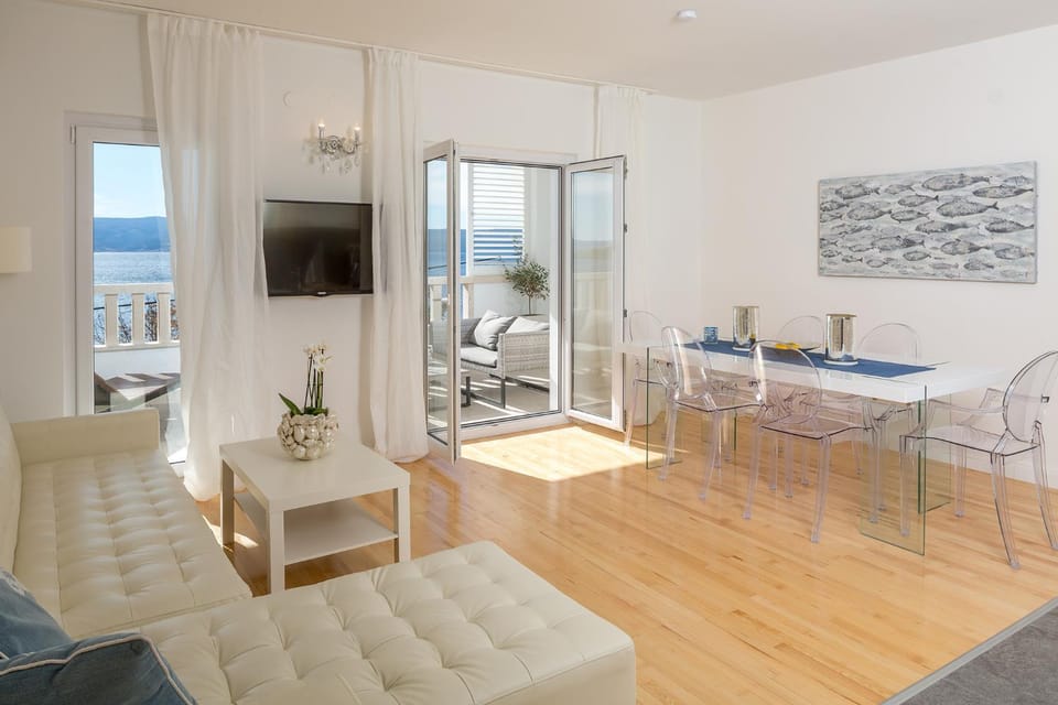 Living room, Seating area, Dining area, Sea view