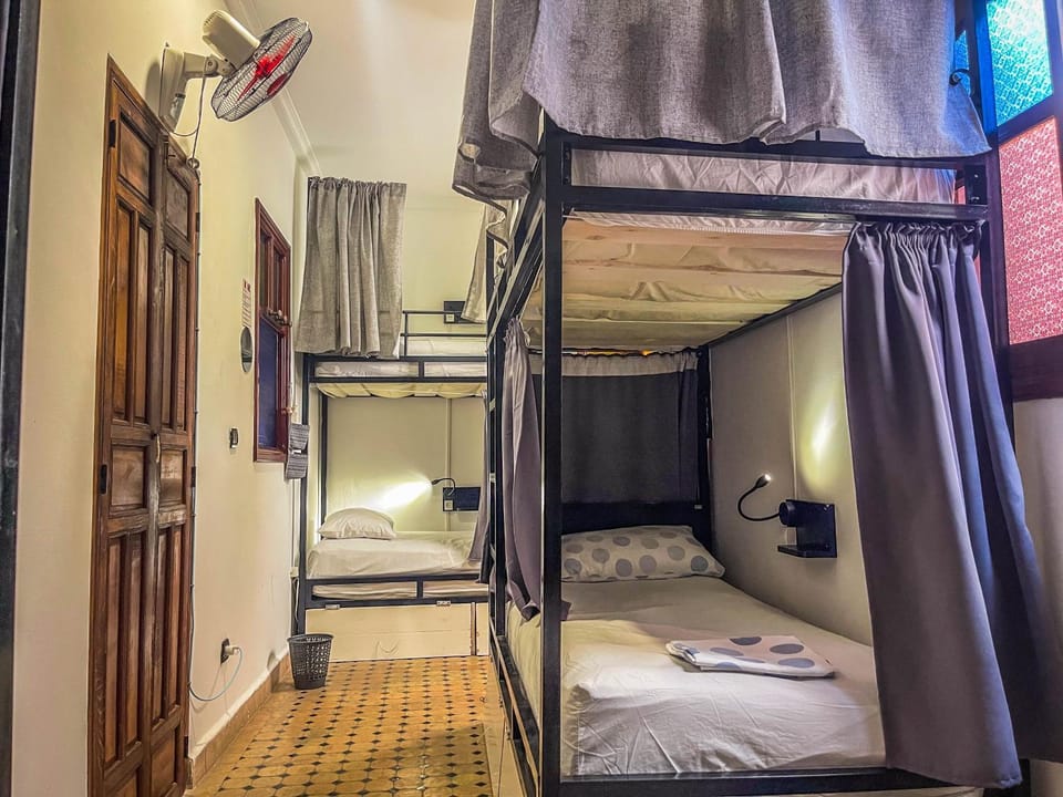 Bed, bunk bed, locker