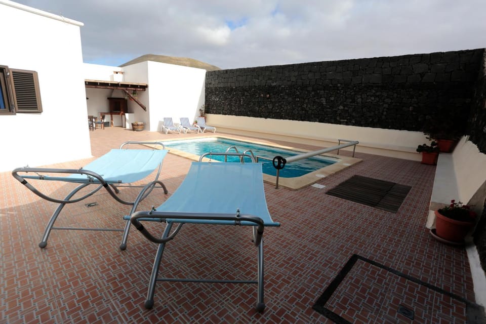 Swimming pool, Swimming pool