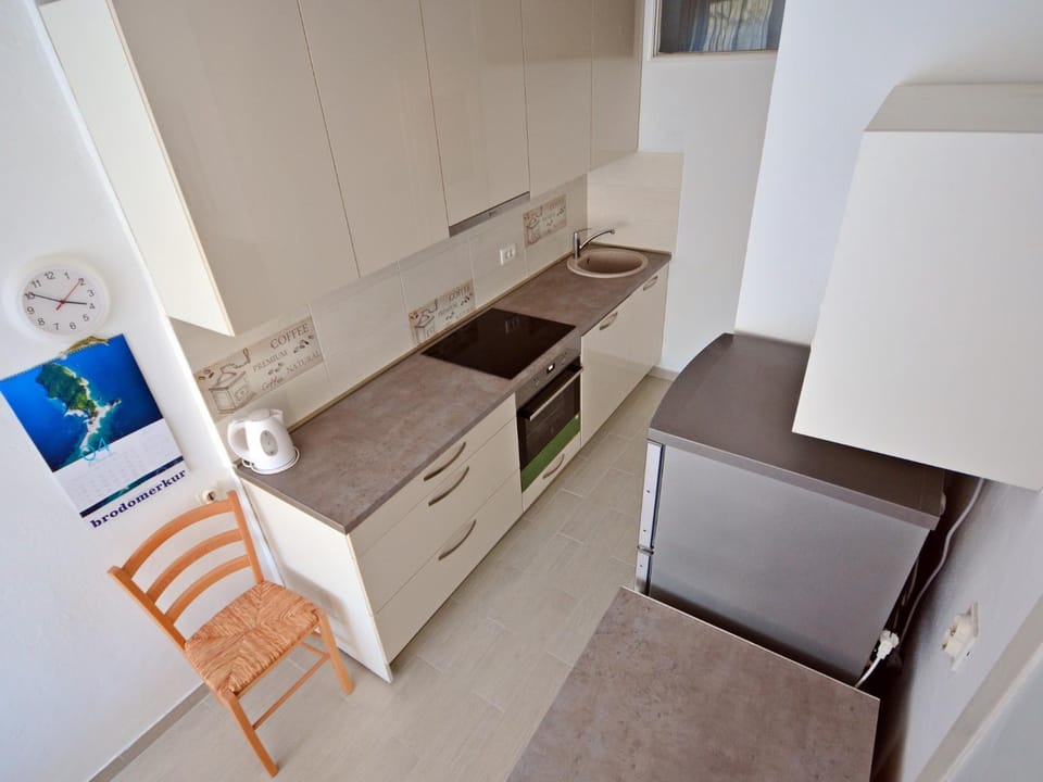 Coffee/tea facilities, Kitchen or kitchenette, Dining area