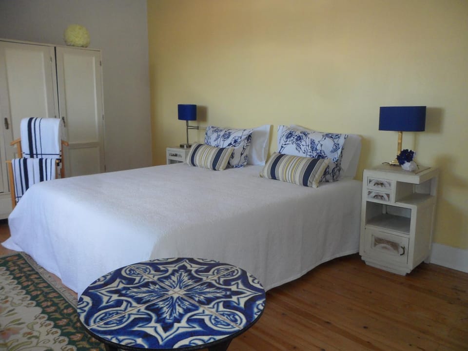 Photo of the whole room, Decorative detail, Bedroom