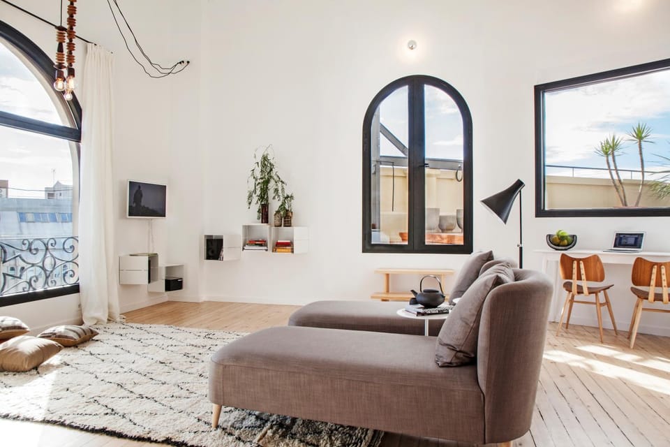 TV and multimedia, Living room, Seating area, City view, Street view