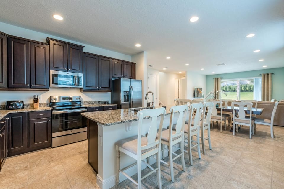 Kitchen or kitchenette, Dining area, oven, stove, toaster