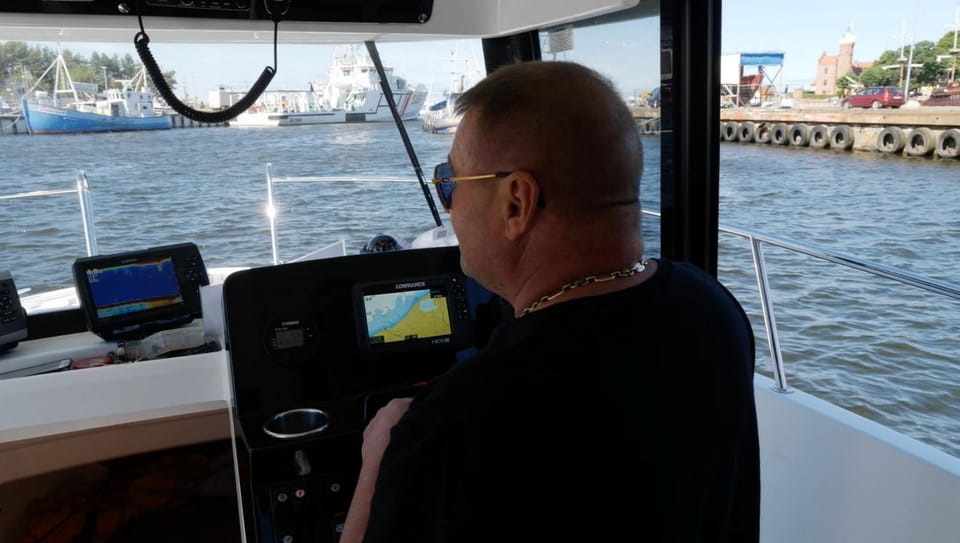 Nearby landmark, Staff