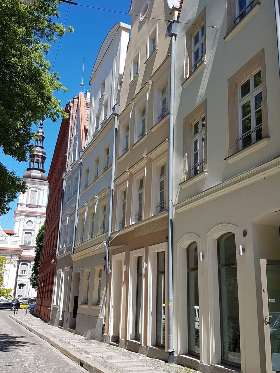 Property building, Neighbourhood, Location
