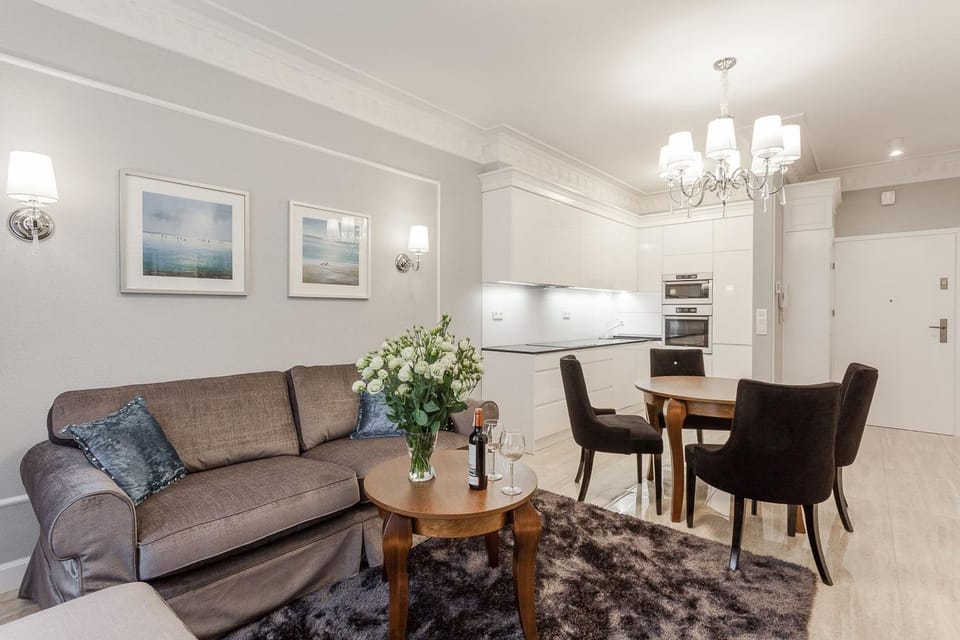 Seating area, Internal: Not applicable to any particular room