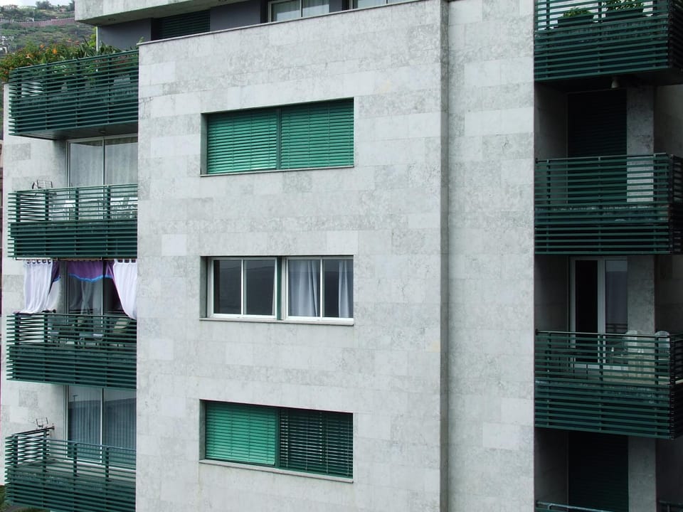 Property building, Day, Balcony/Terrace