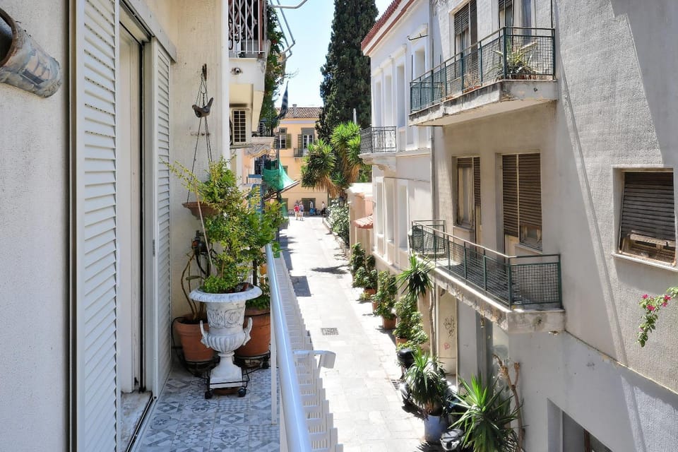 Balcony/Terrace, Street view