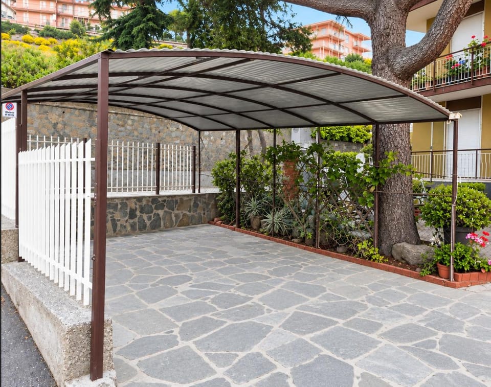 Garden, Parking