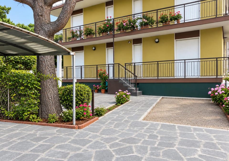 Property building, Balcony/Terrace, Balcony/Terrace
