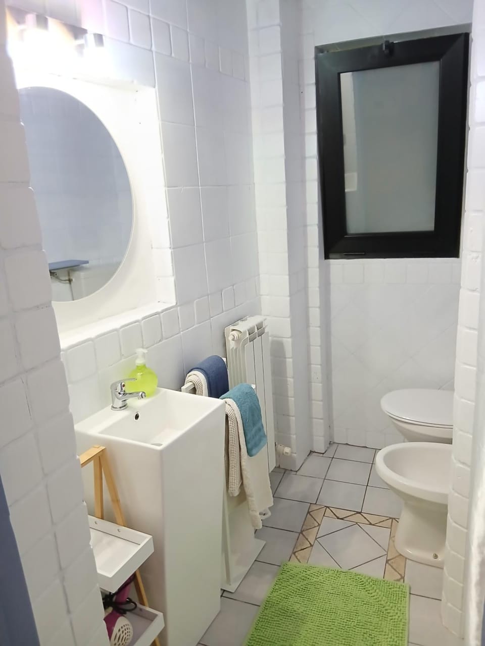 Shower, Toilet, Bathroom, bidet, towels