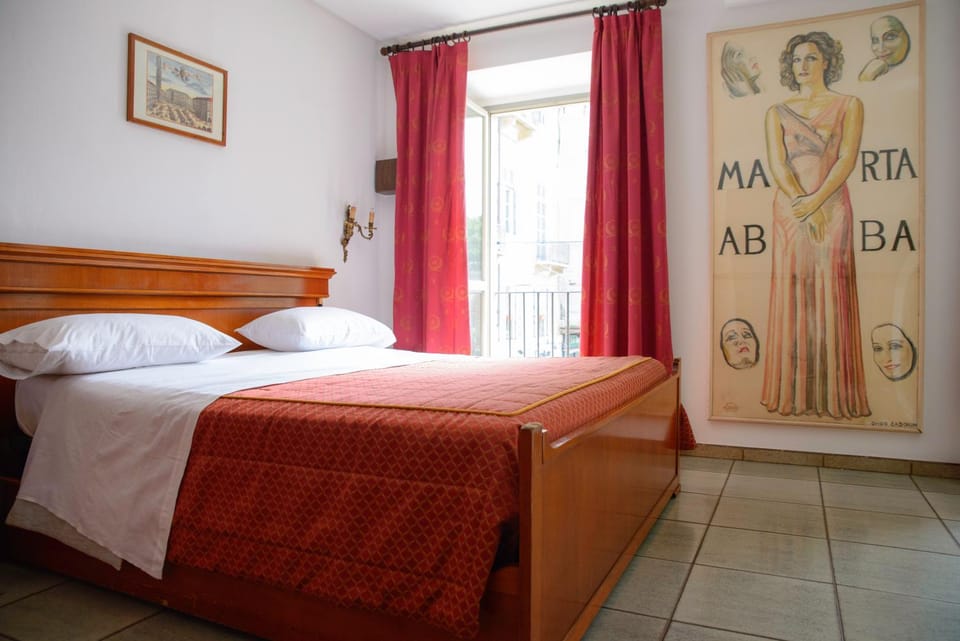 Day, Photo of the whole room