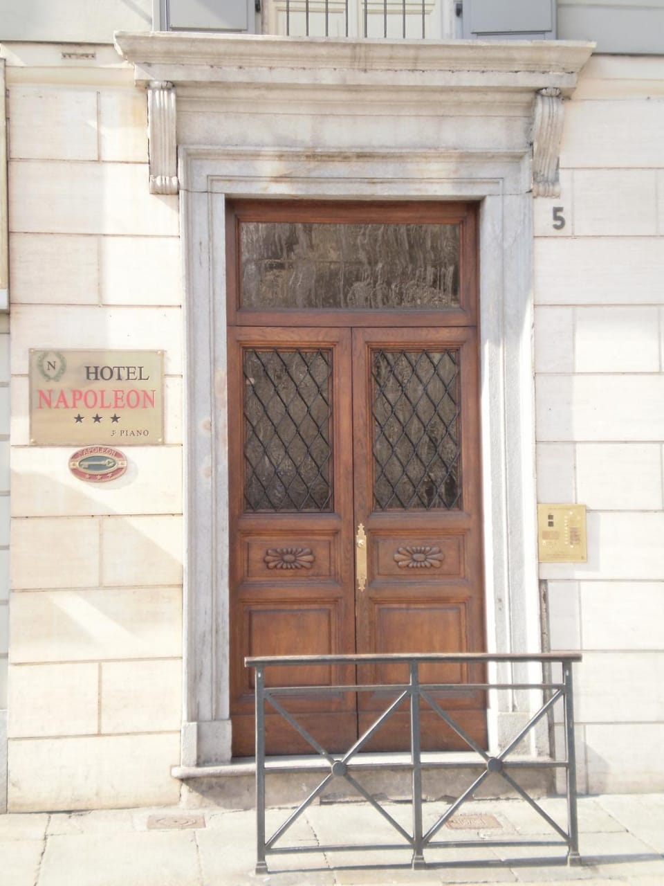 Facade/entrance