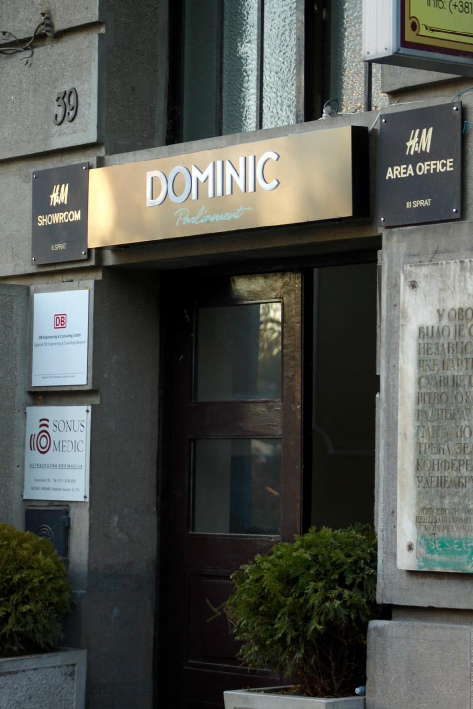 Facade/entrance