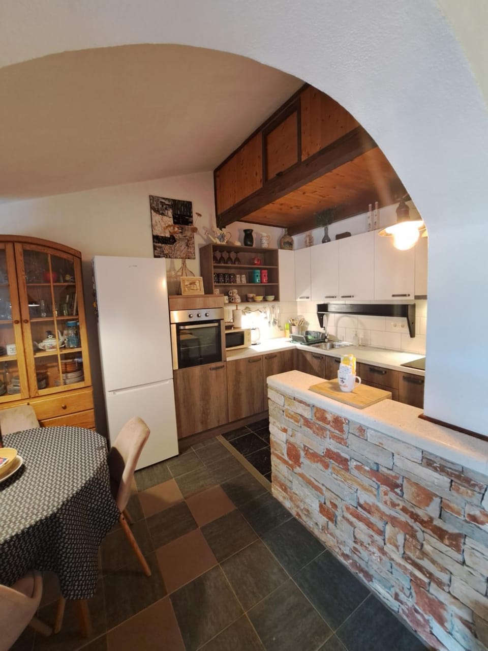 Kitchen or kitchenette, Dining area, minibar, pet friendly, stove