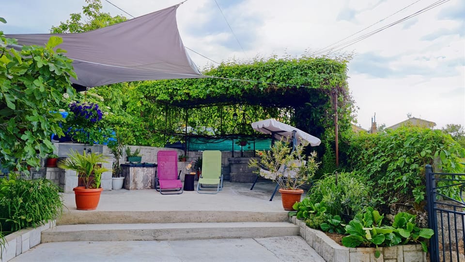 Patio, Natural landscape, BBQ facilities, Garden, View (from property/room), Seating area