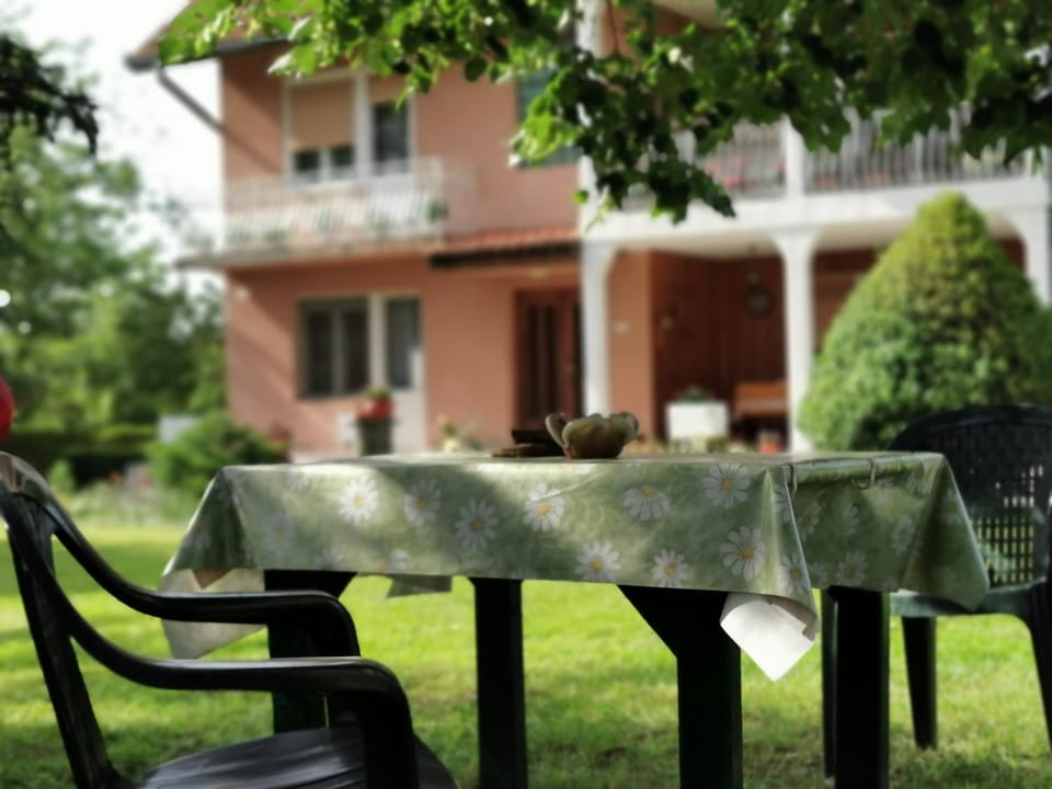 Property building, Day, Summer, Garden, Seating area, Garden view