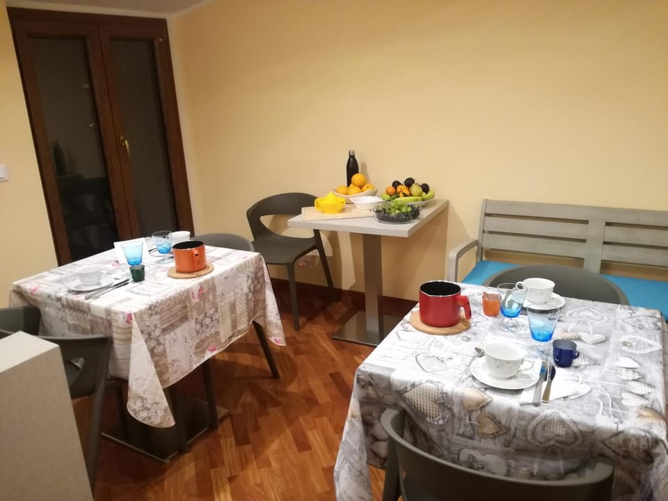Breakfast, Continental breakfast, Buffet breakfast, Italian breakfast, English/Irish breakfast