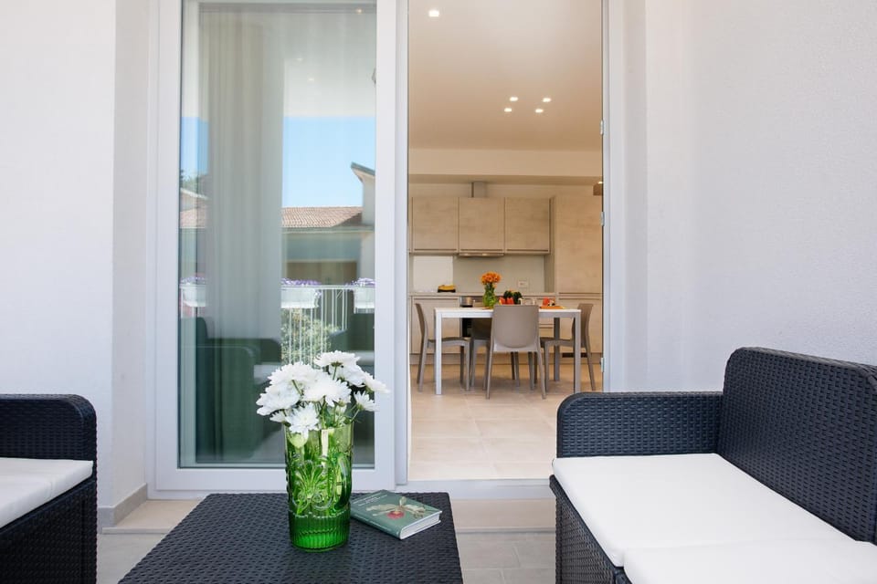 Balcony/Terrace, Balcony/Terrace, Living room, Dining area, Family