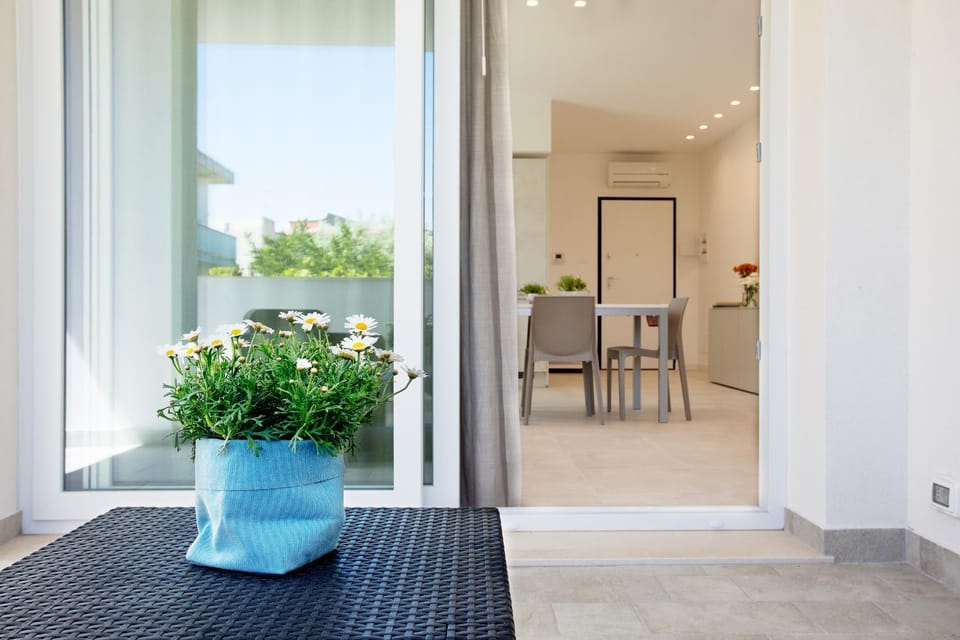 Balcony/Terrace, Family