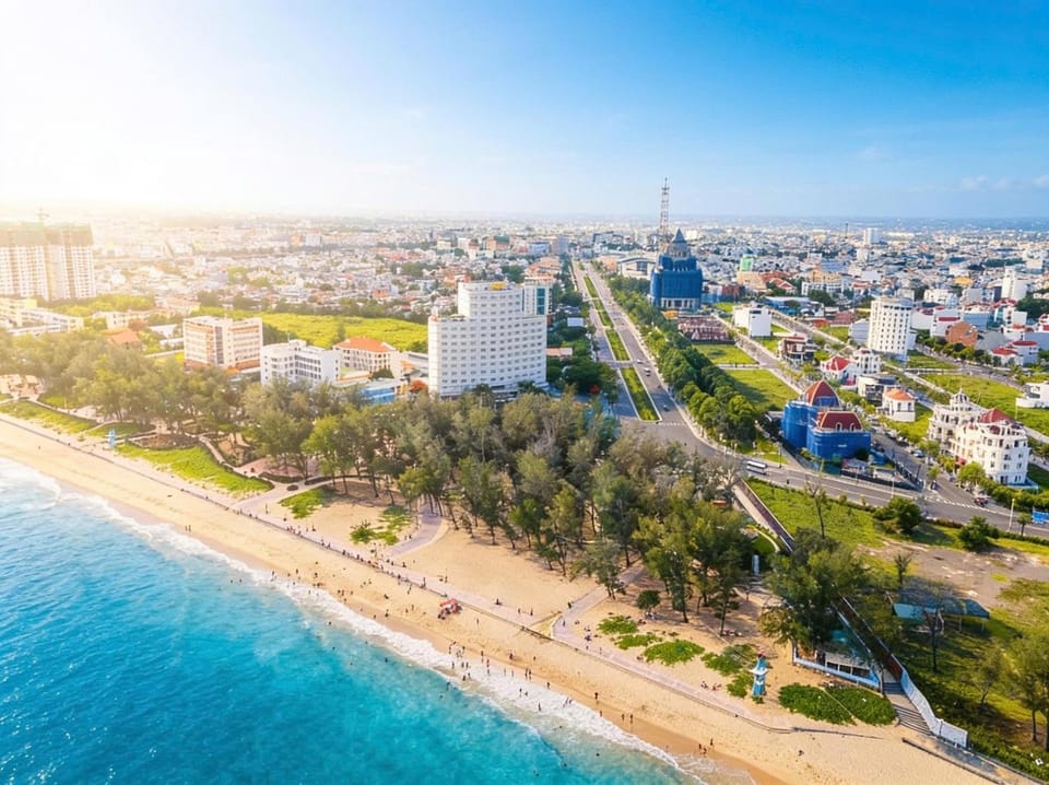 Property building, Nearby landmark, Day, Neighbourhood, Natural landscape, Bird's eye view, Beach, City view, Sea view, Location