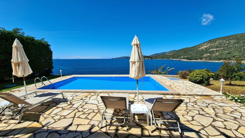 Sea view, Swimming pool, sunbed