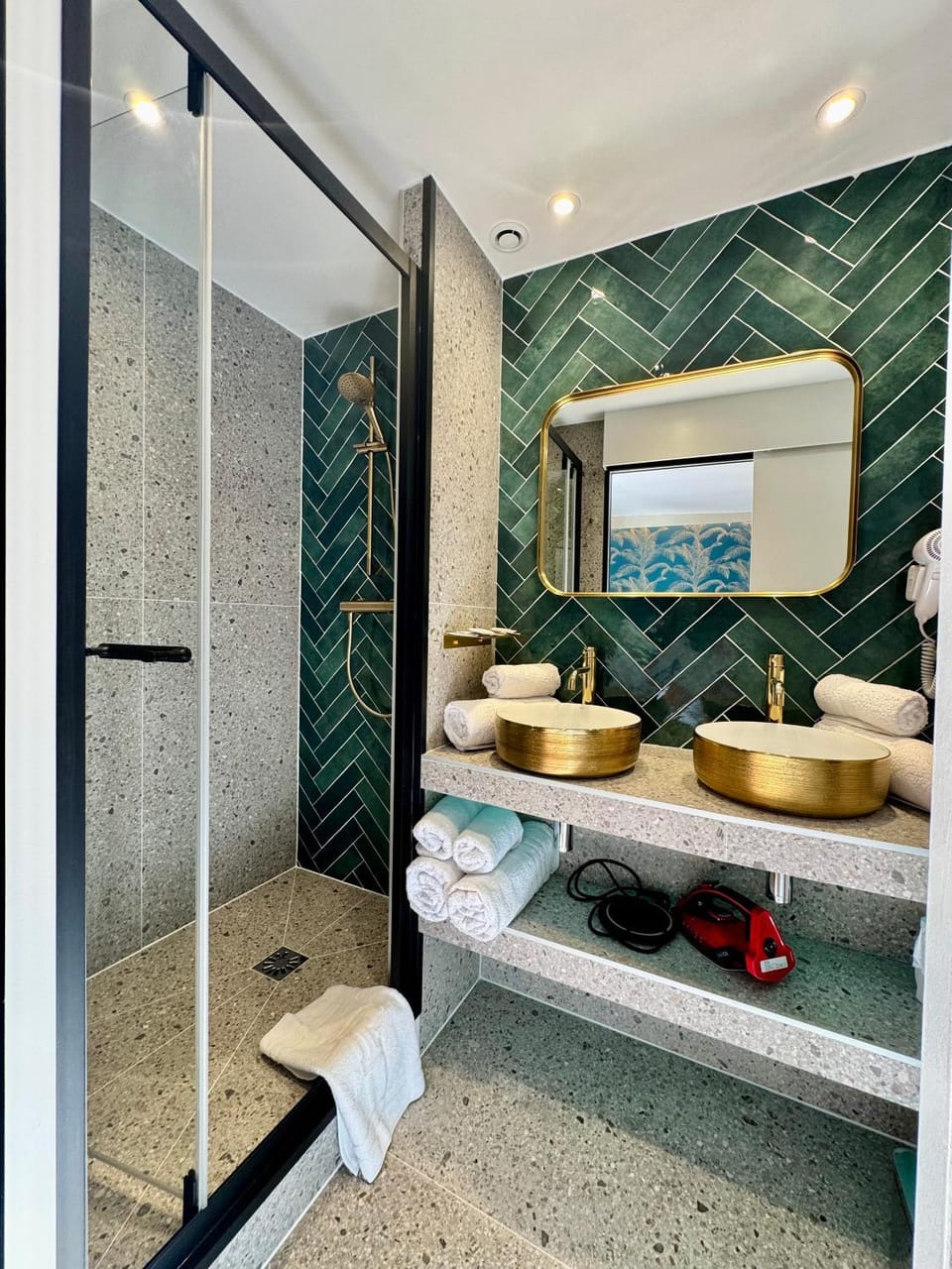 Shower, Bathroom, towels