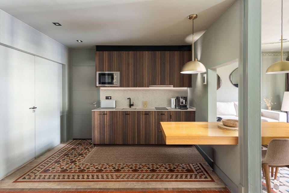 Unique Rentals - Luxurious Oasis House in Barcelona