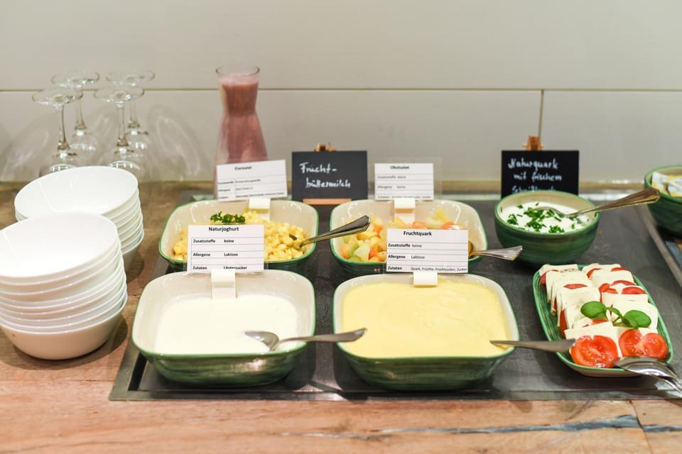 Restaurant/places to eat, Buffet breakfast