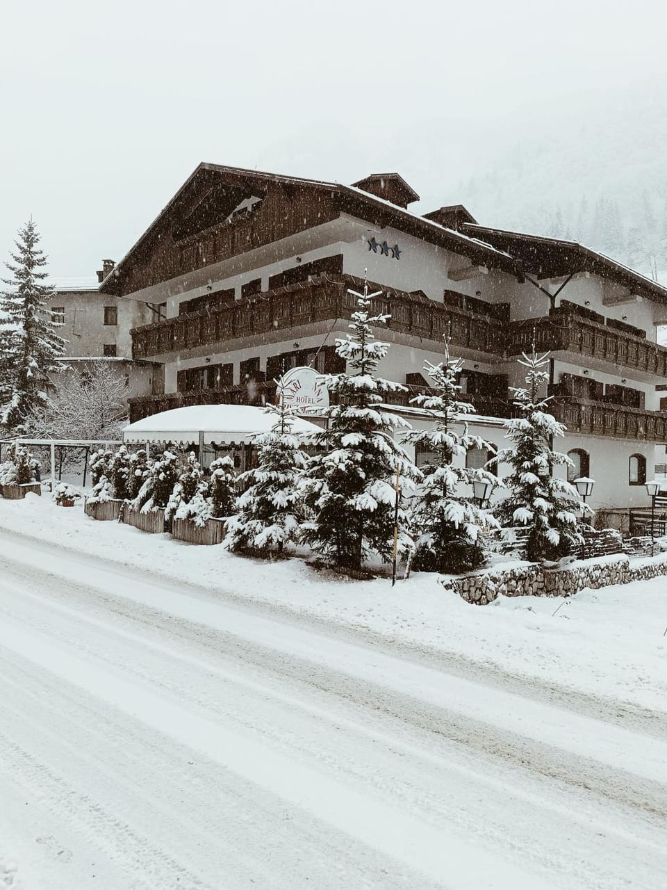 Property building, Natural landscape, Winter