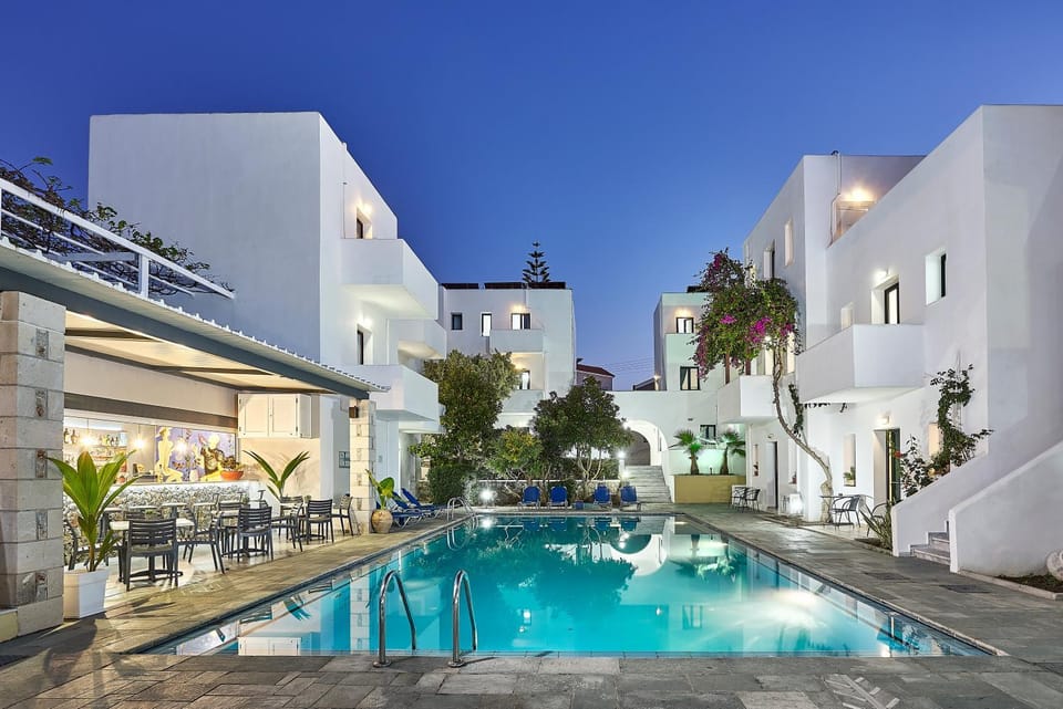 Property building, Restaurant/places to eat, Swimming pool