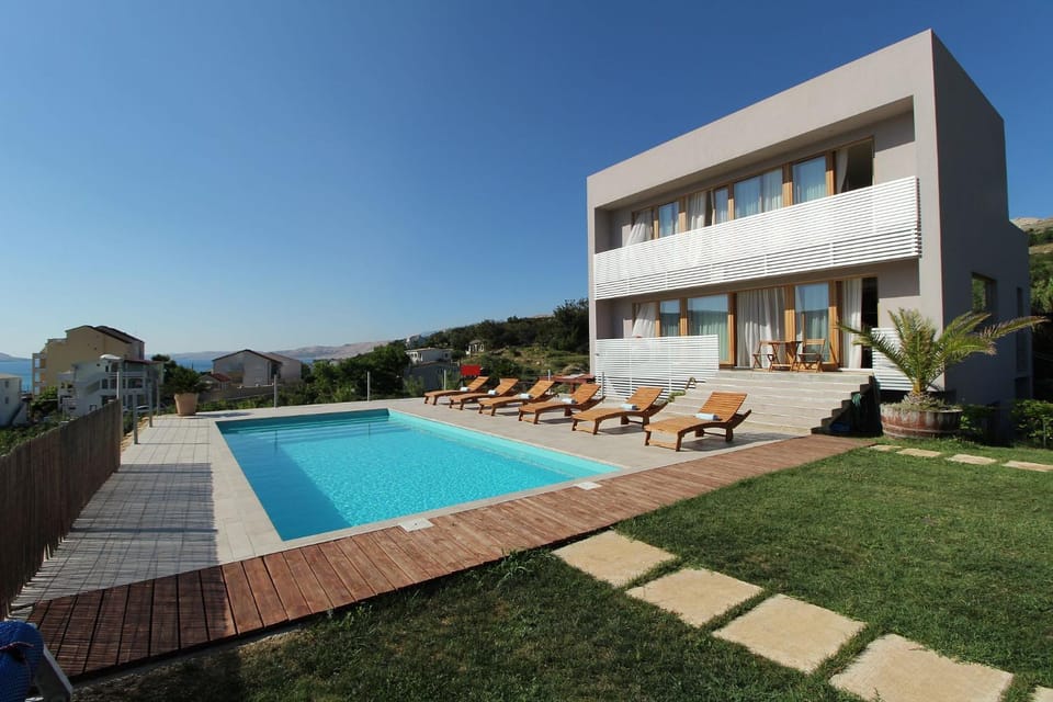 Property building, Garden, Balcony/Terrace, Swimming pool, sunbed