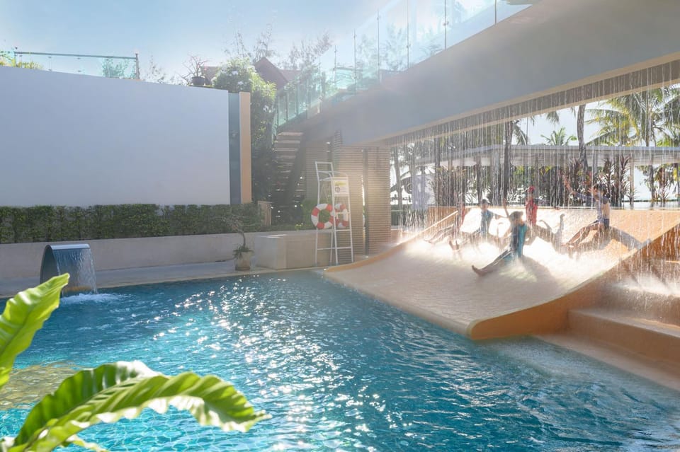 Kids's club, Swimming pool