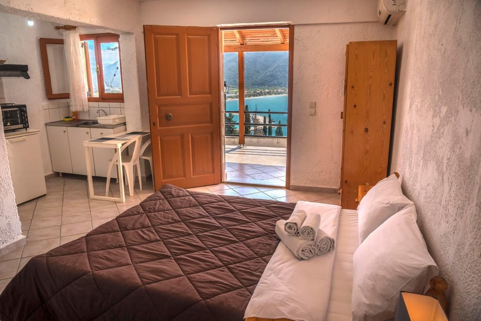 Bed, Photo of the whole room, Seating area, Bedroom, Sea view