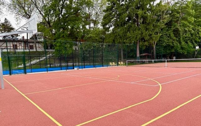 Tennis court