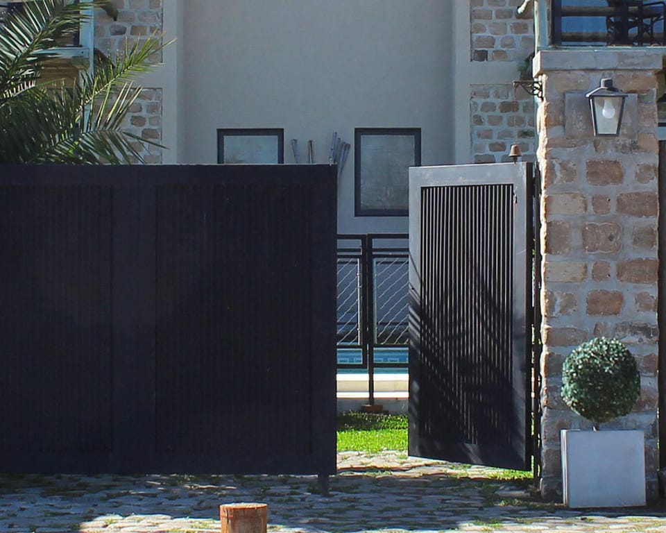 Facade/entrance, Off site
