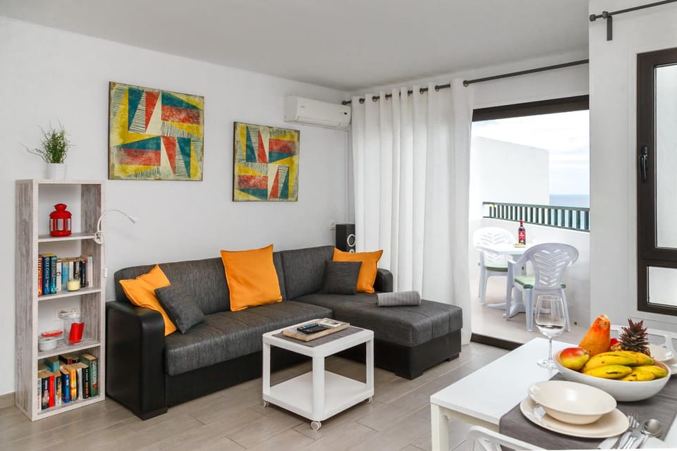 TV and multimedia, Living room, Dining area, Sea view, Street view