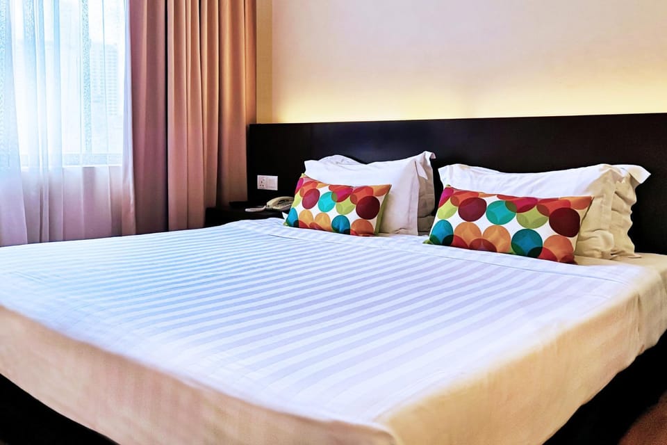 Photo of the whole room, Decorative detail, Bedroom, City view, Street view