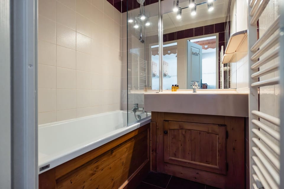Bathroom, Bath