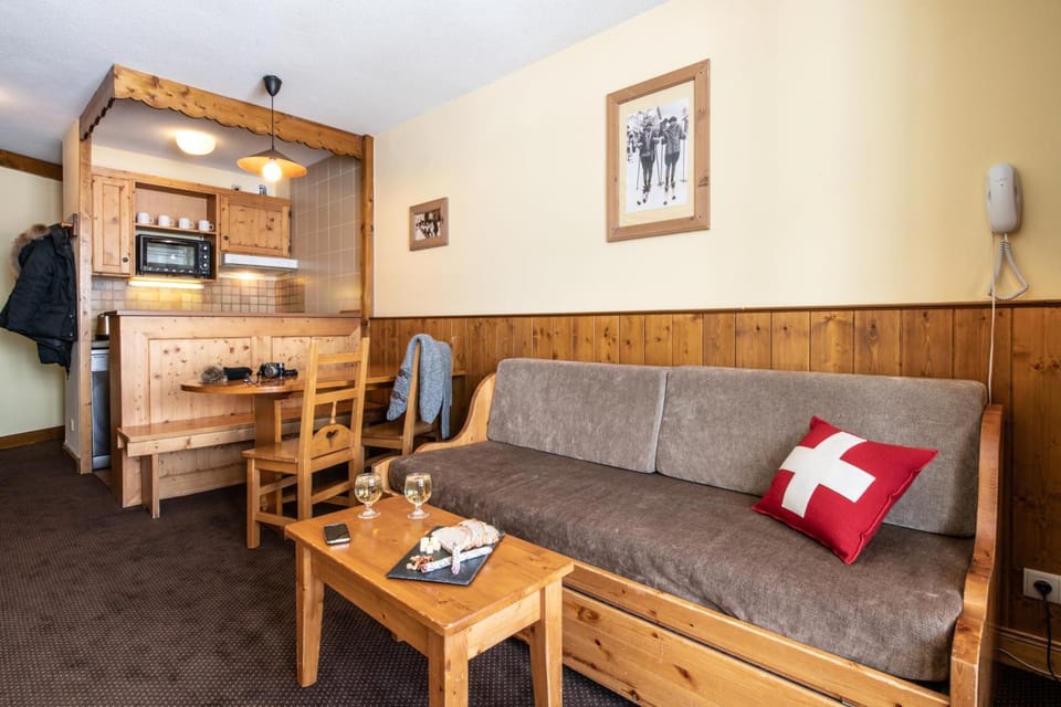 Kitchen or kitchenette, Living room, Seating area
