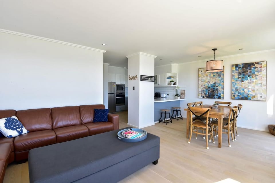 Regency Court Absolute Beachfront Apartment in The Entrance