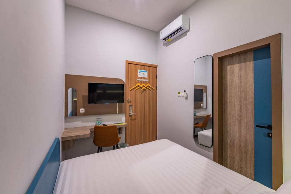 Front One Budget Hotel Tirtonadi Solo Capsule hotel in Special Region of Yogyakarta