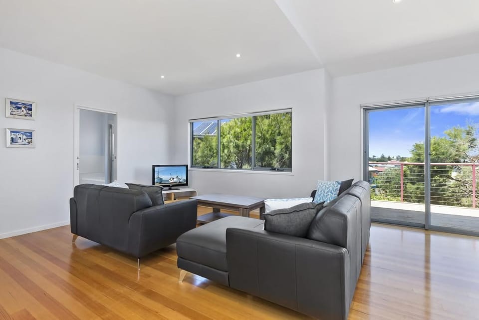 Poseidon House in Apollo Bay