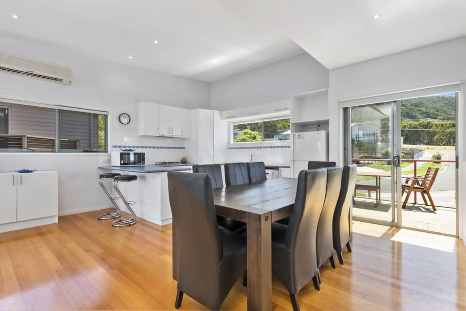Poseidon House in Apollo Bay