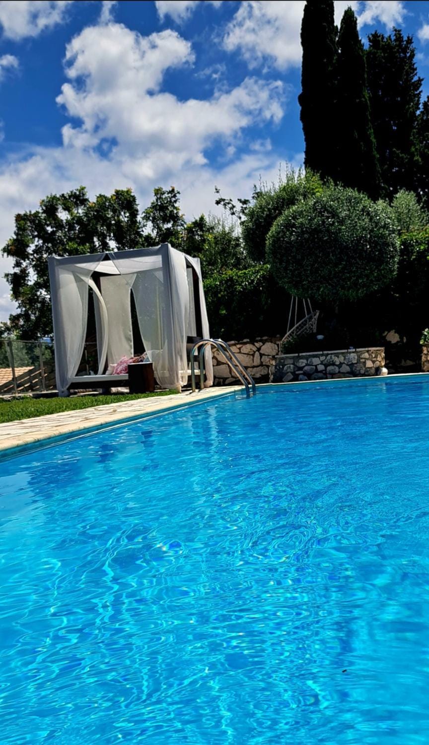Day, Garden, View (from property/room), Garden view, Pool view, Sea view, Swimming pool, sunbed